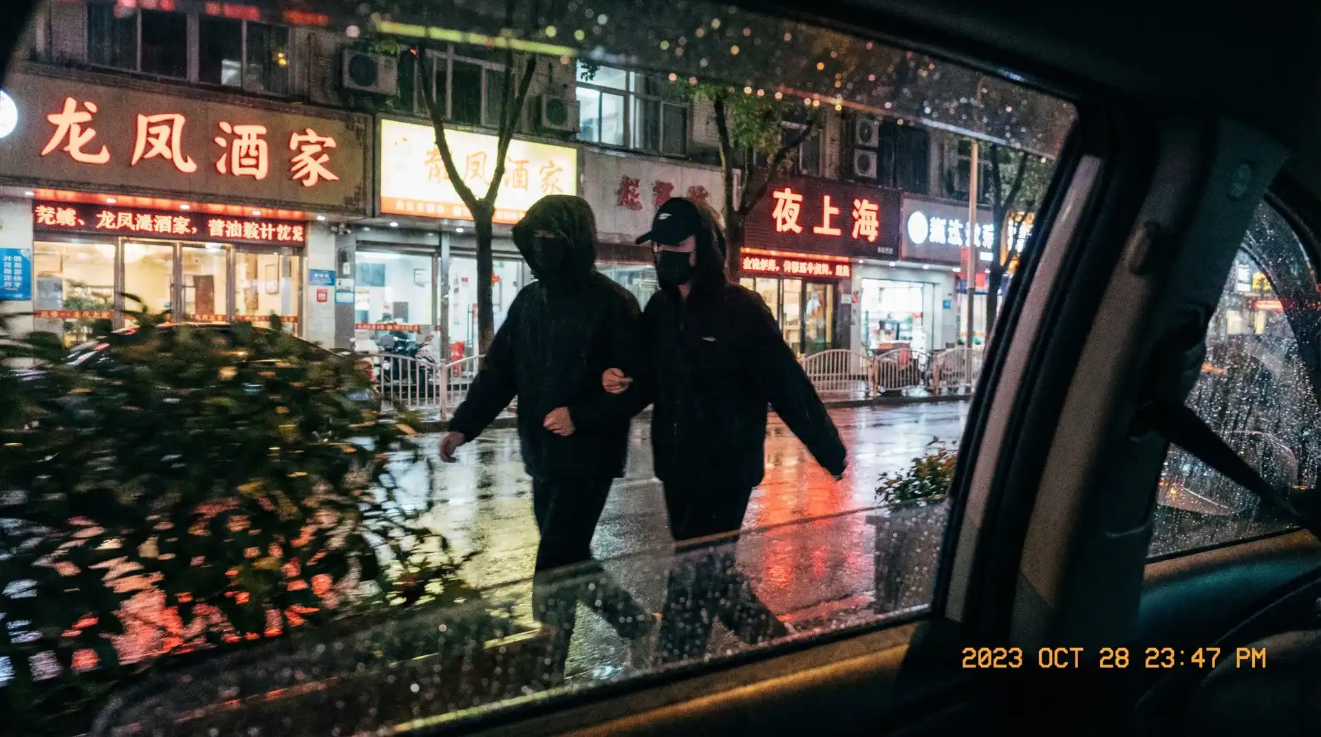 12BET平台 - 顶流明星深夜密会现场抓拍照片